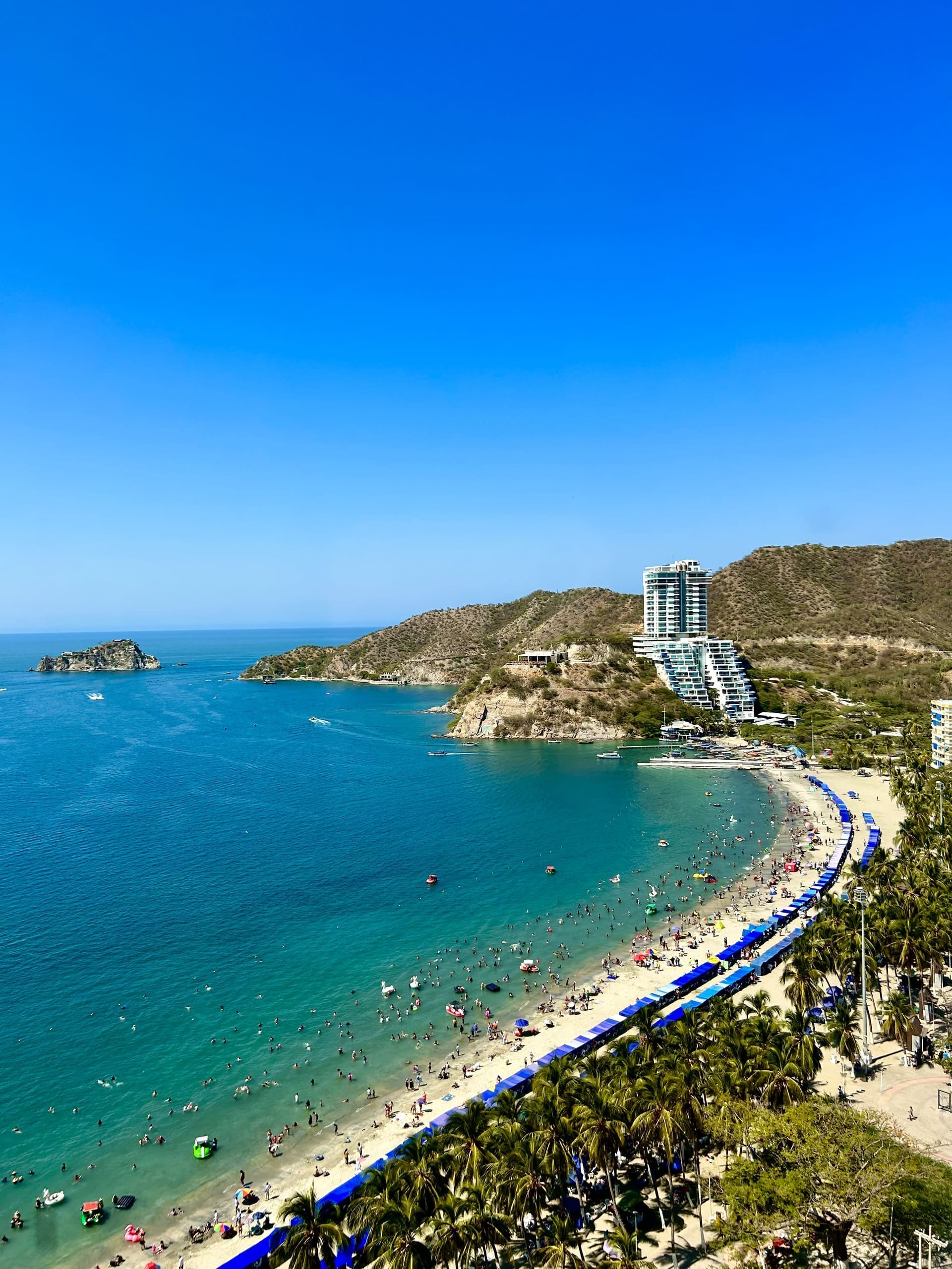 Playa del Parque Tayrona cerca de Santa Marta, plan vacacional desde Medellín